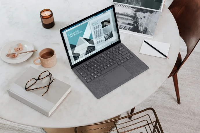 Werkplek als dienst: laptop op kantoor